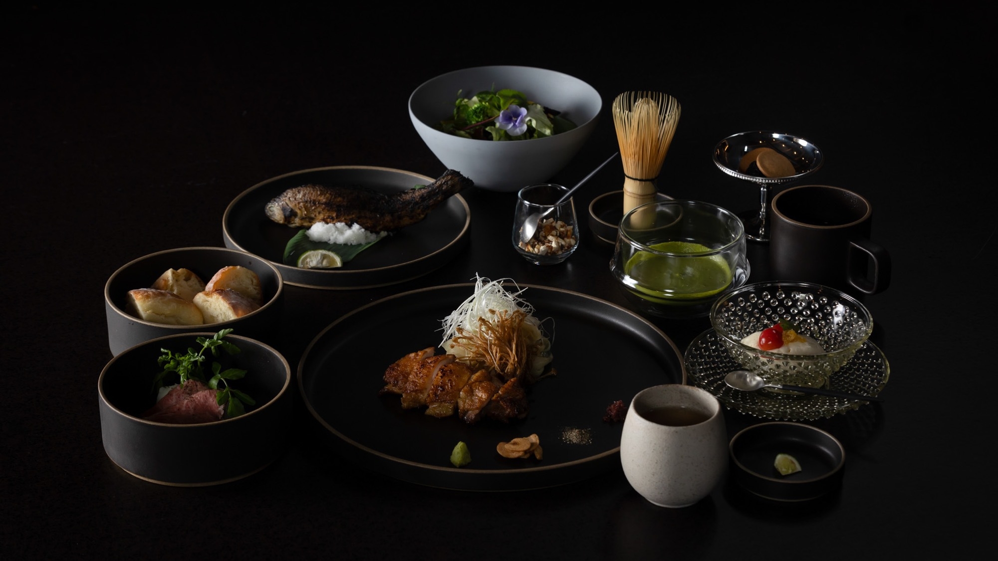 総額24，000円相当の特典付【うま味が凝縮した山梨県産“甲州地鶏”全8品】〜ご朝食はお部屋へお届け