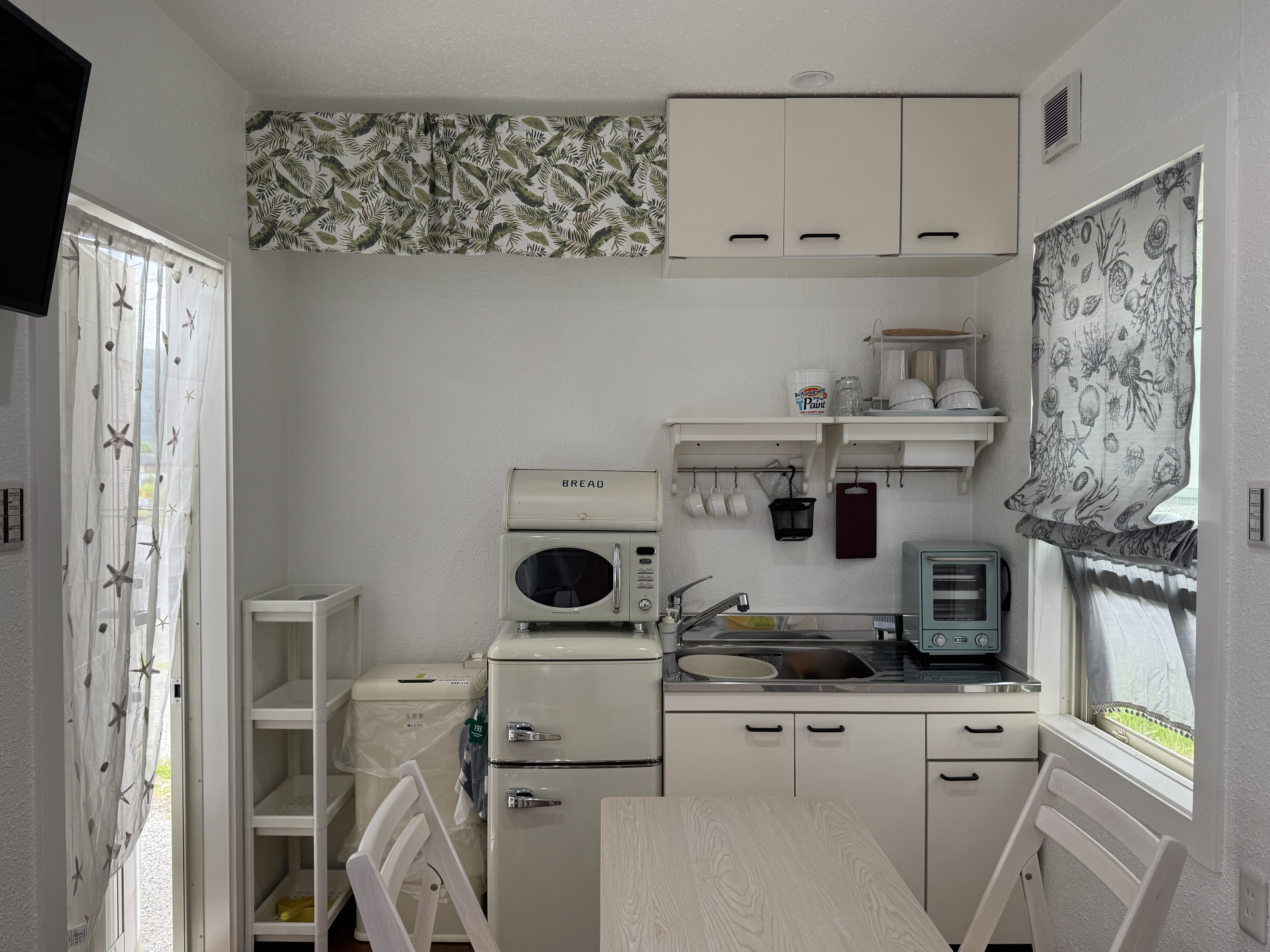 ミニトレーラーハウス　キッチン横