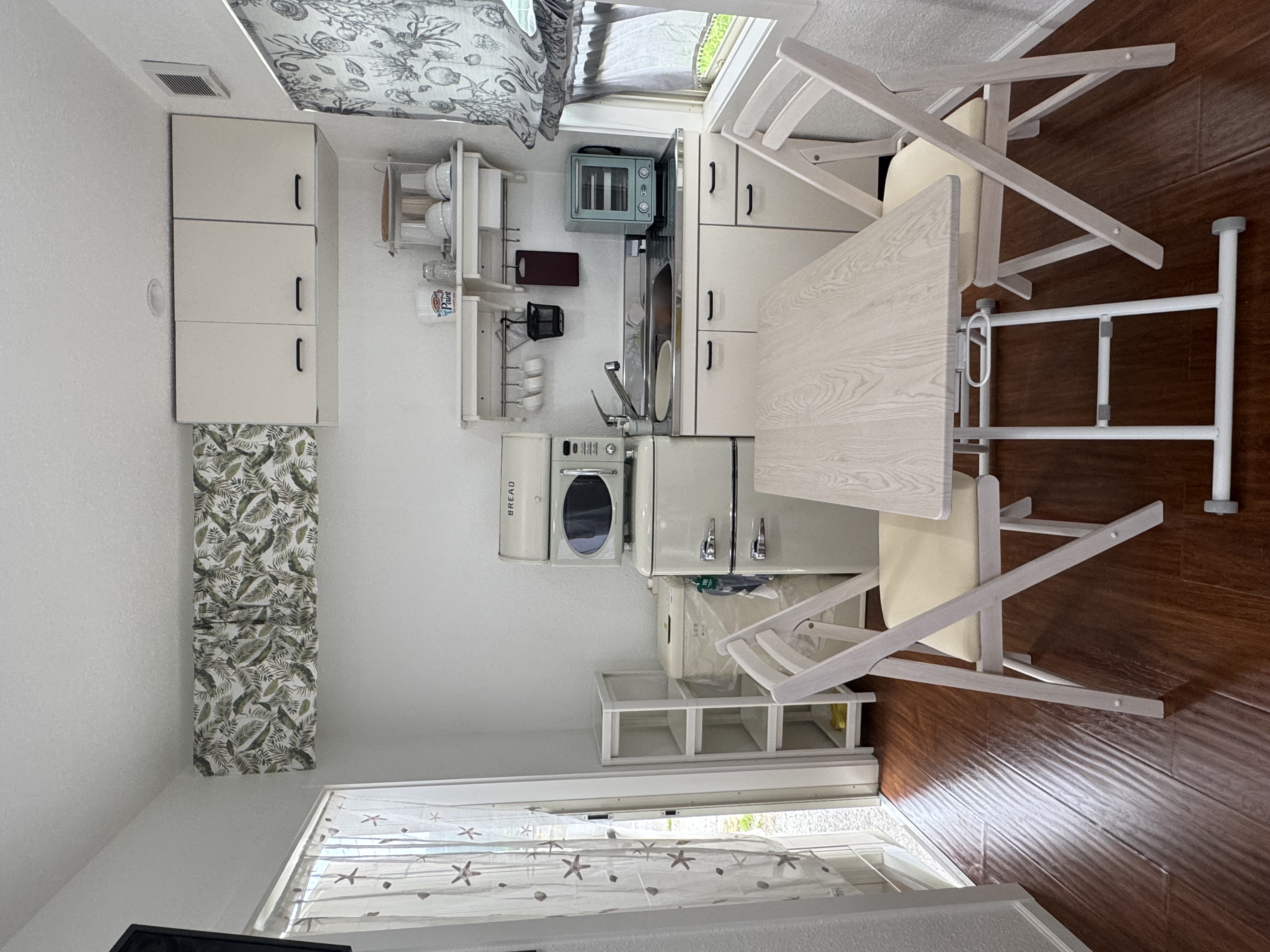 ミニトレーラーハウス　キッチン縦