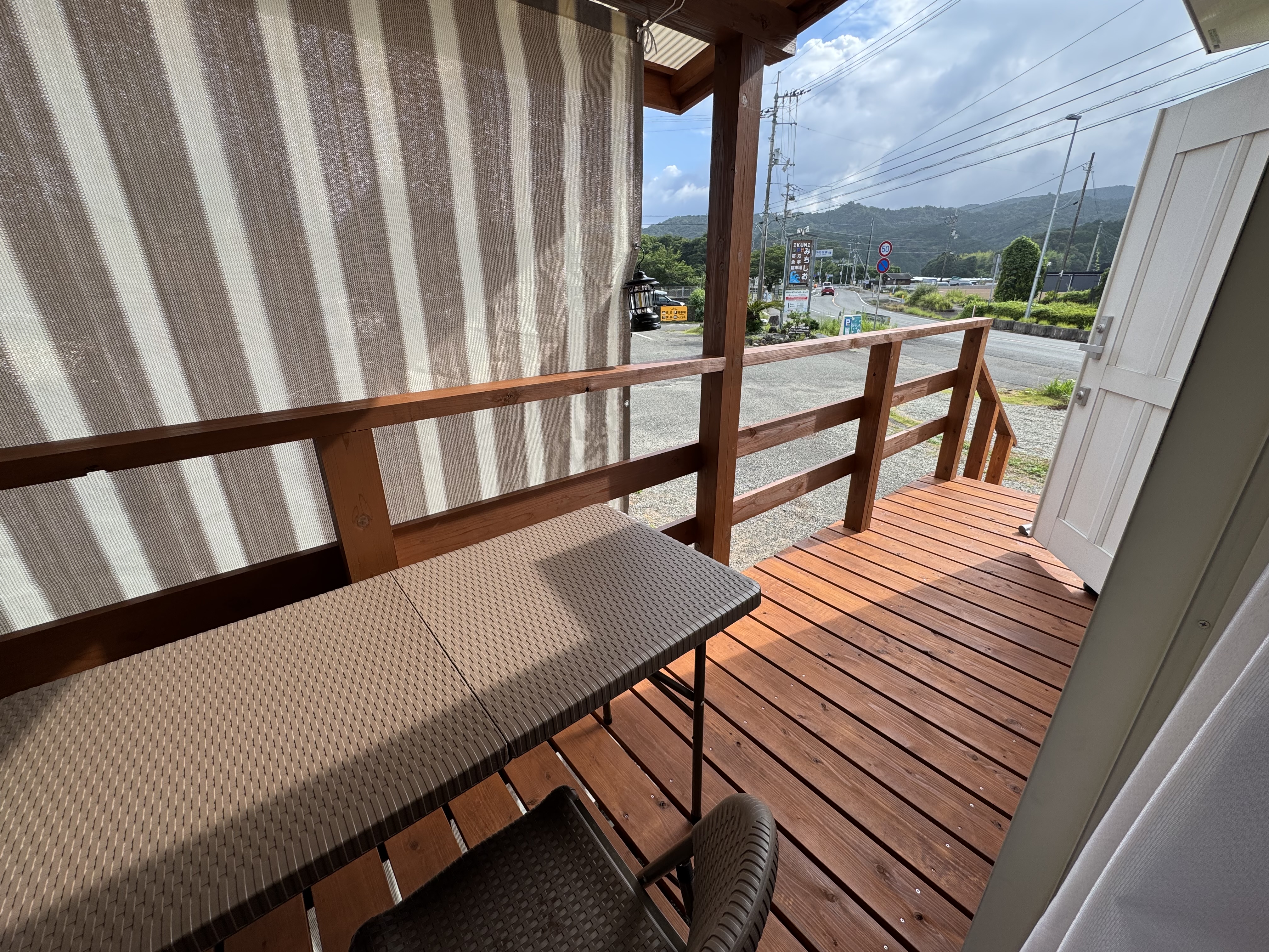 ミニトレーラーハウスのテラス