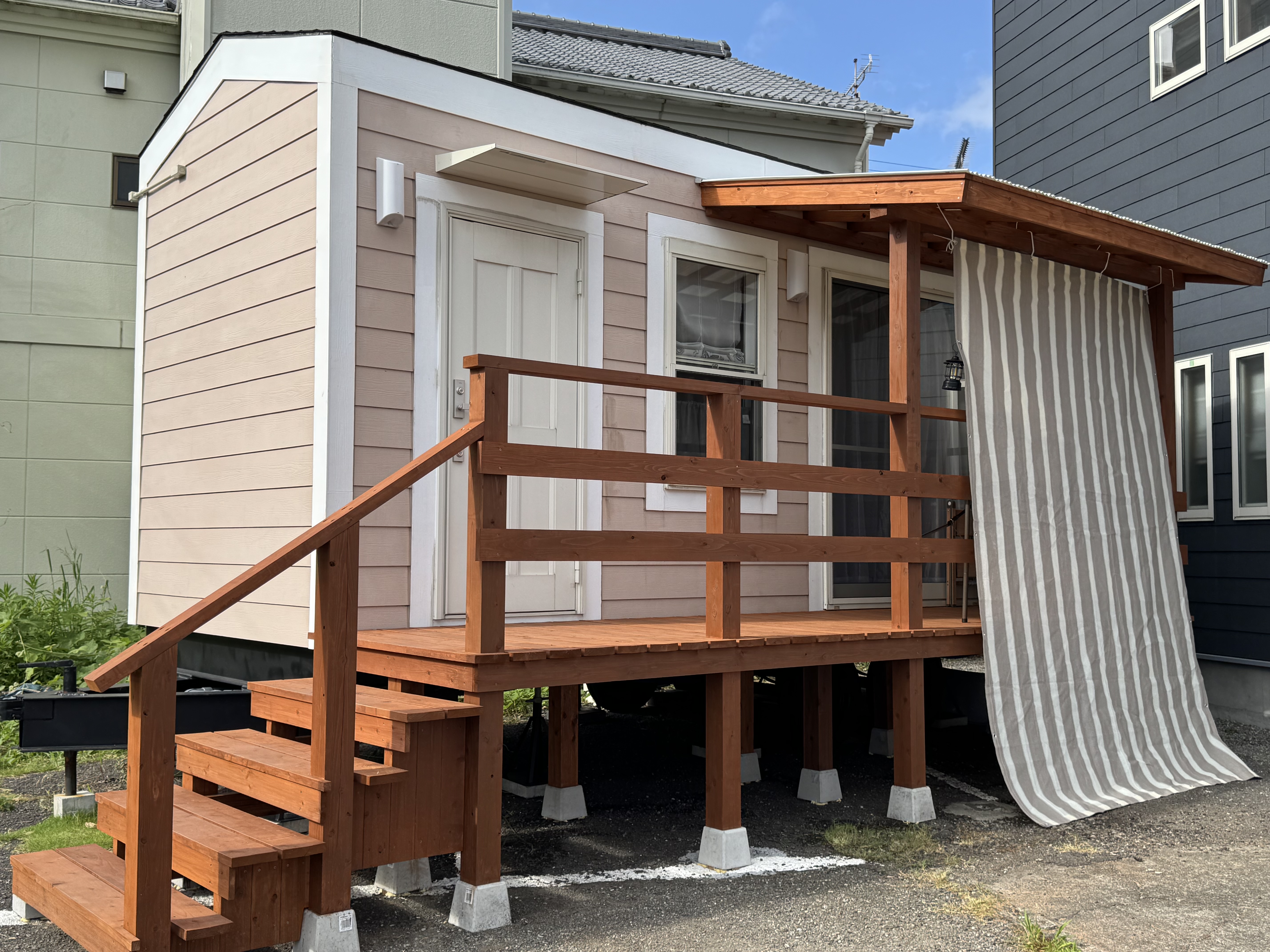 ミニトレーラーハウスの外観