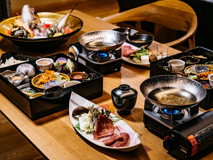 ・【夕食】瀬戸内の海の幸をメインに厳選された素材を使用。夕食は当館おすすめの味です