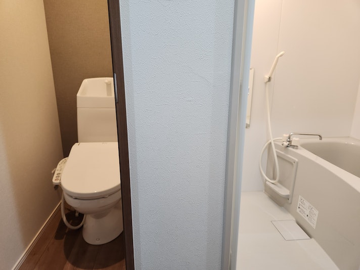 バス・トイレ：シャワーシャンプー＆コンディショナー・ボディーソープ・ウォッシュトイレ