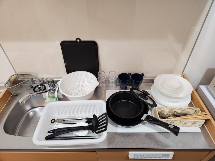 キッチン用品：鍋・フライパン・グラス・コップ・箸・スプーン・フォーク・皿等