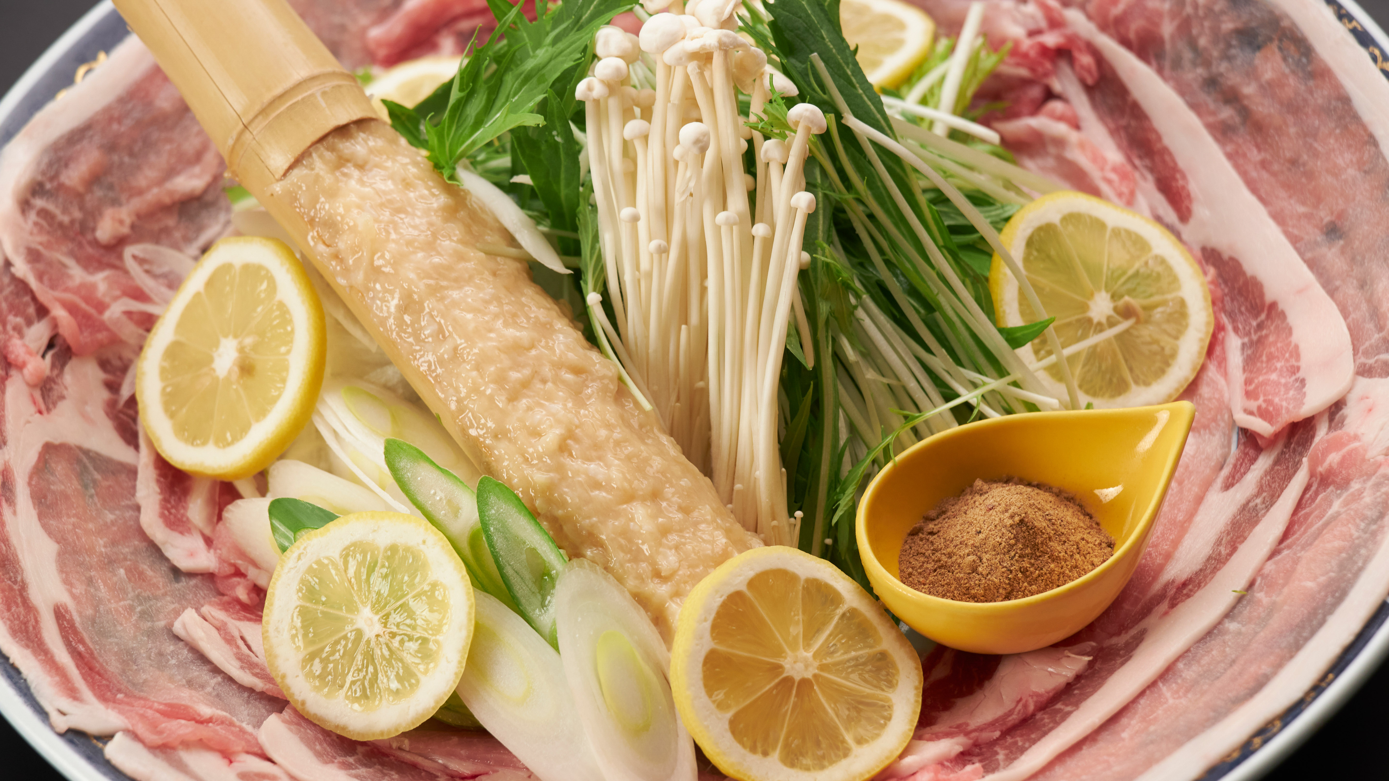 雲仙豚と鶏軟骨つくねのレモン鍋