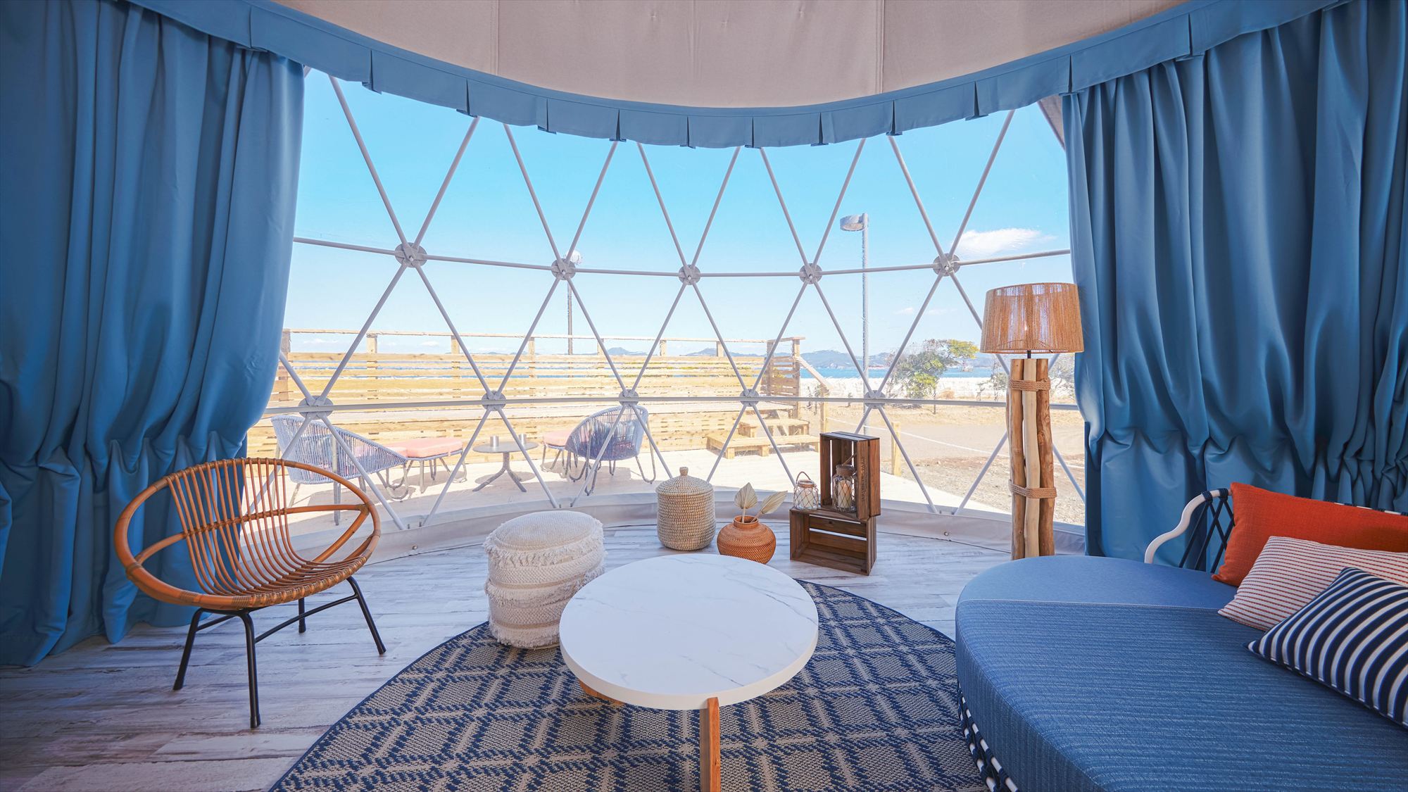 GRAX terrace/夕暮れの刻一刻と変化する海の景色を眺めながら穏やかな時間を。