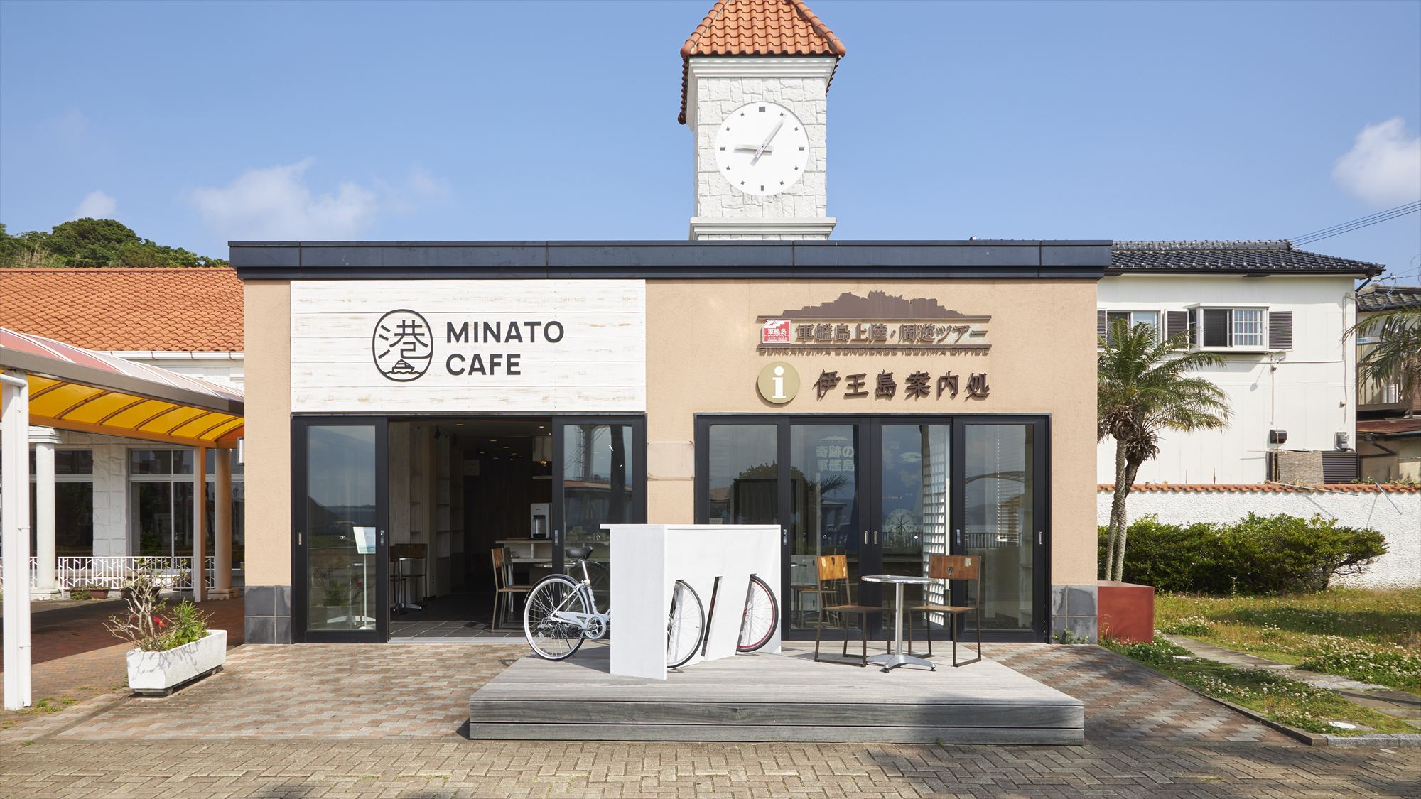 海鳥と汽笛と波のきらめき「港カフェ」