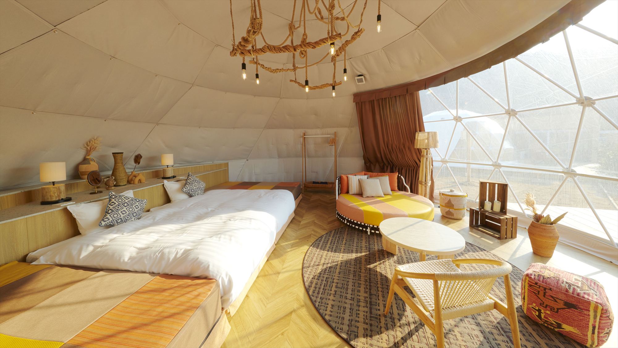 GRAX yard／化粧室、洗面台、BBQが楽しめるダイニングスペースあり。