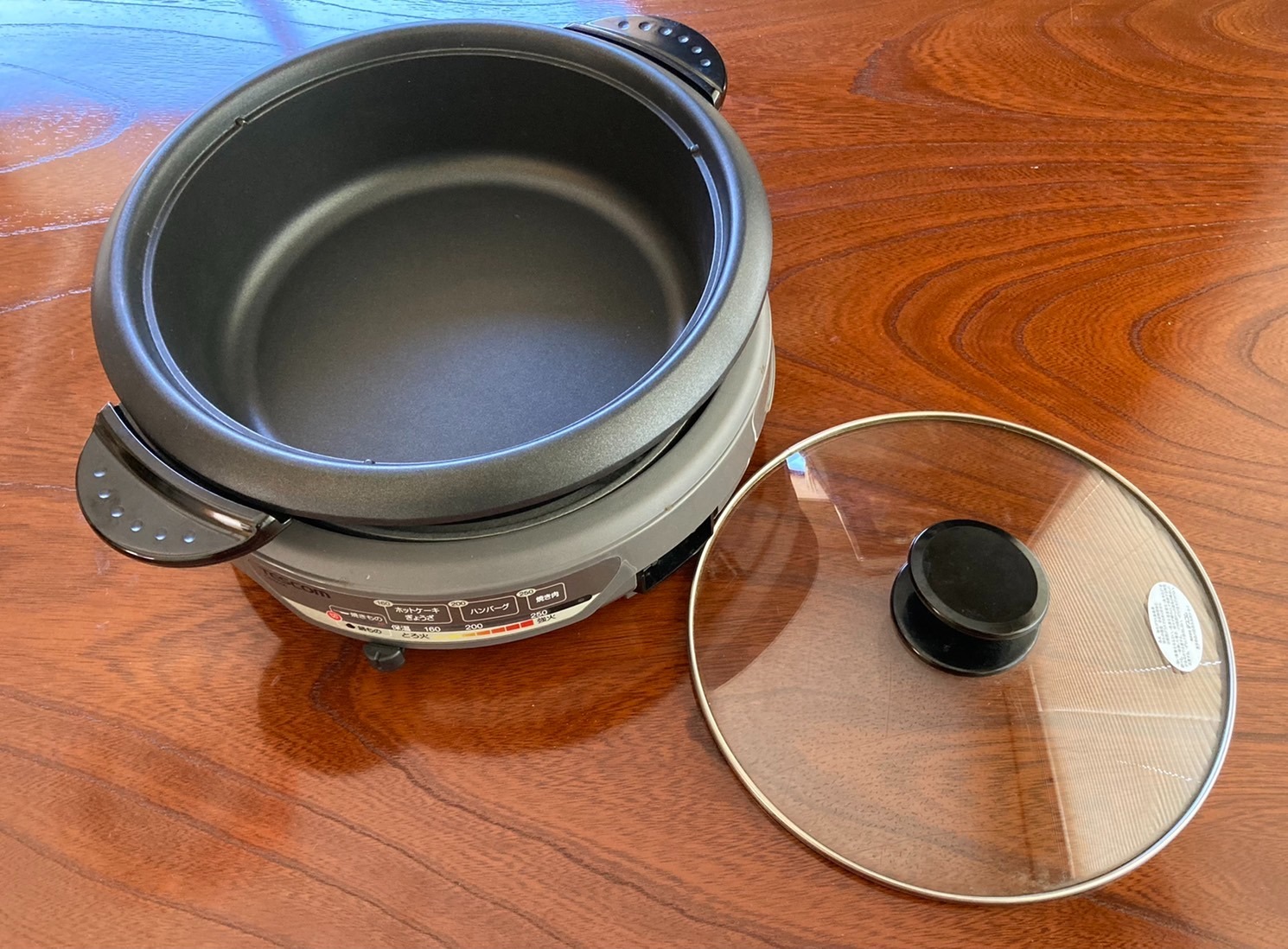 電気鍋も置いております。鍋パーティに。