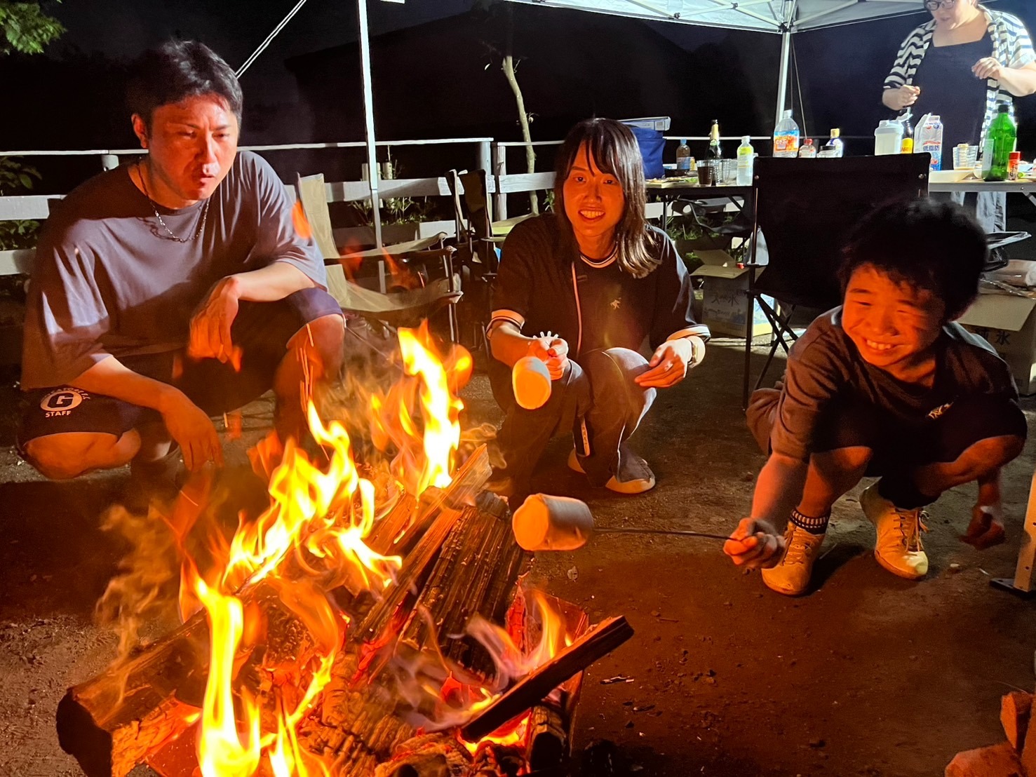 スモアが人気です。長い串を貸し出しています。