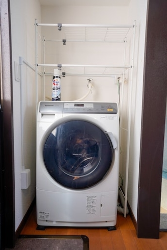 乾燥機能付き洗濯機。連泊でも安心！