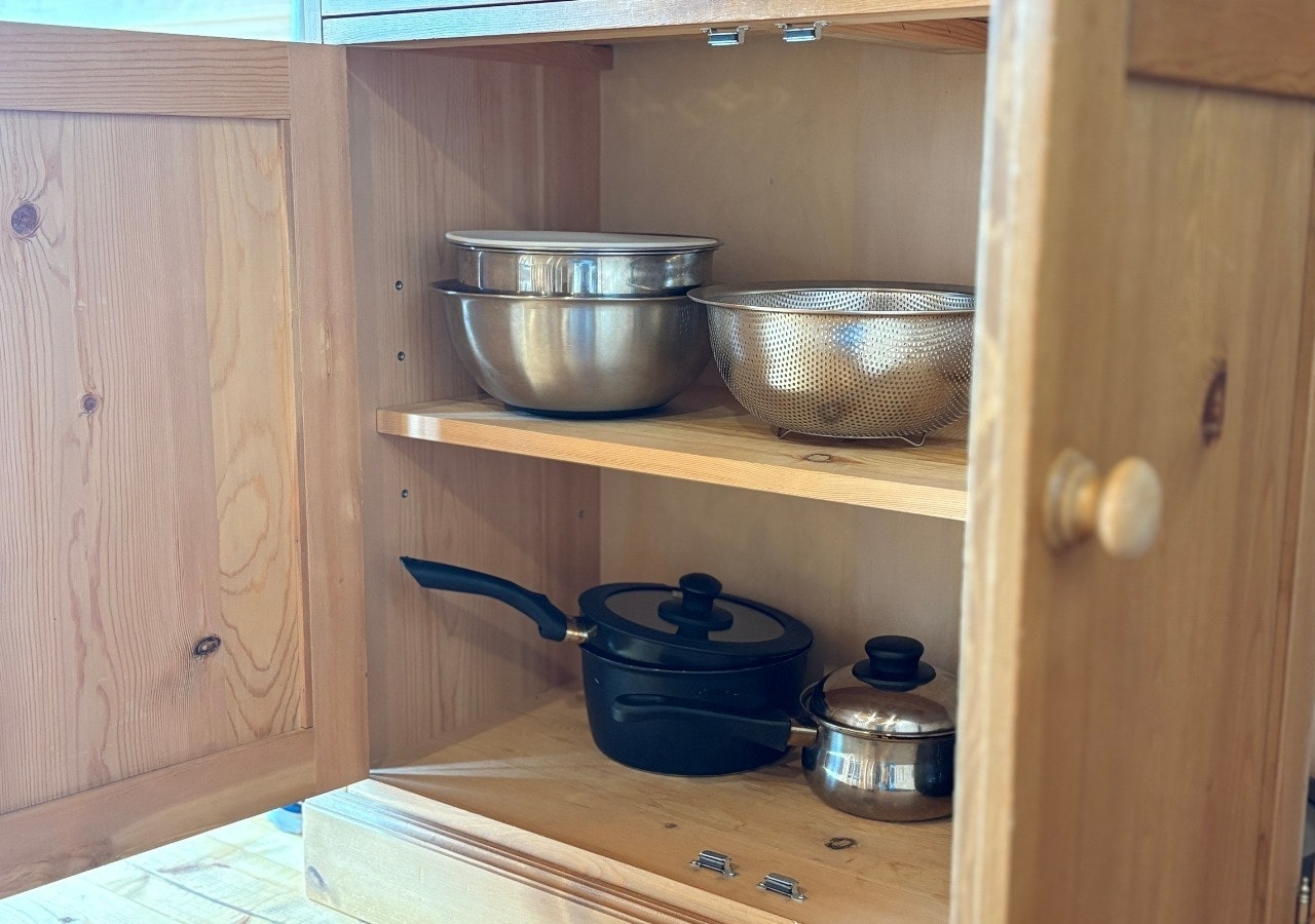 フライパン、片手鍋、ボウル等の調理器具がございます。