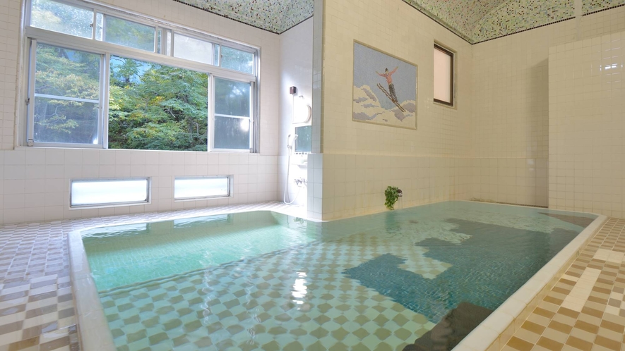 *大浴場/アーチ天井･モザイクタイルのお風呂は懐かしい風情を感じる芸術品