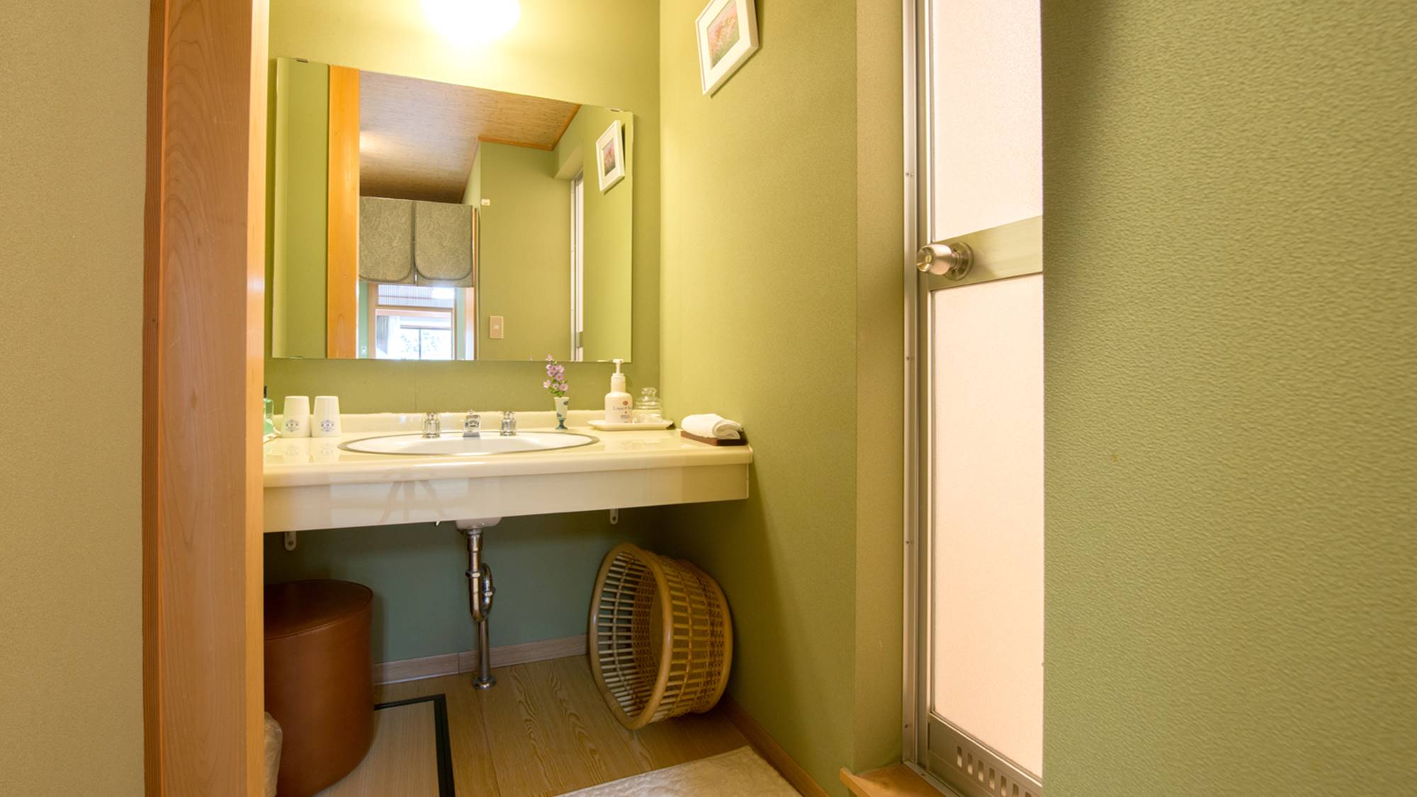 *【川側】和室10畳＋広縁4畳（バス・トイレ付）　