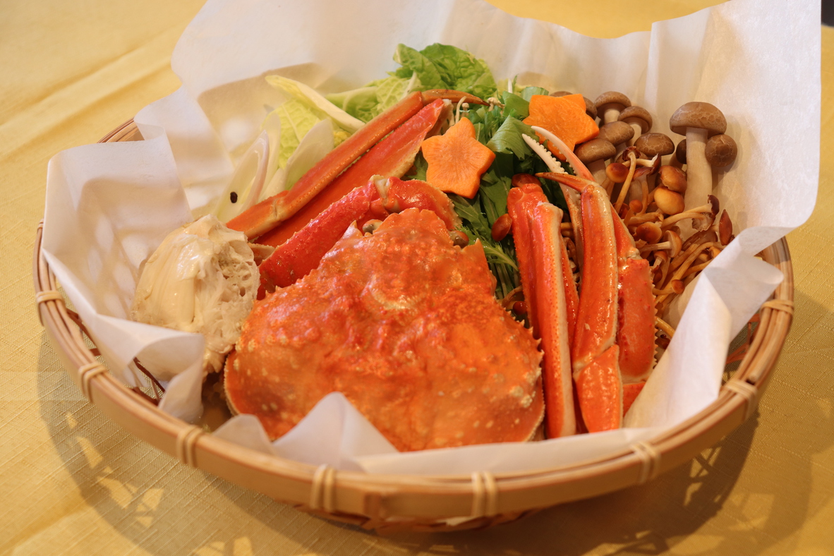 【カニフルコース】ゆで蟹＋カニ刺し＋焼きカニ+カニグラタン＆至極の出汁が自慢のカニ鍋