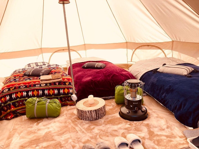 必要なものは全て完備！冬はテント内にストーブを用意しています