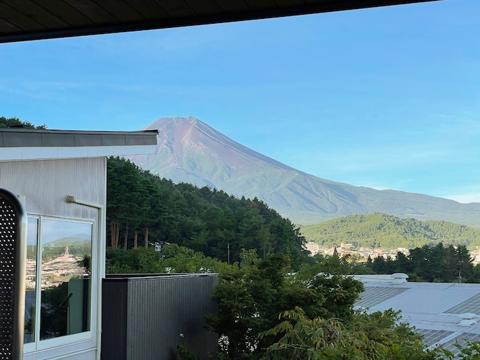 ・【テラス】壮大な富士山を一望、このテラスでしか見られない景色をぜひ一目ご覧ください