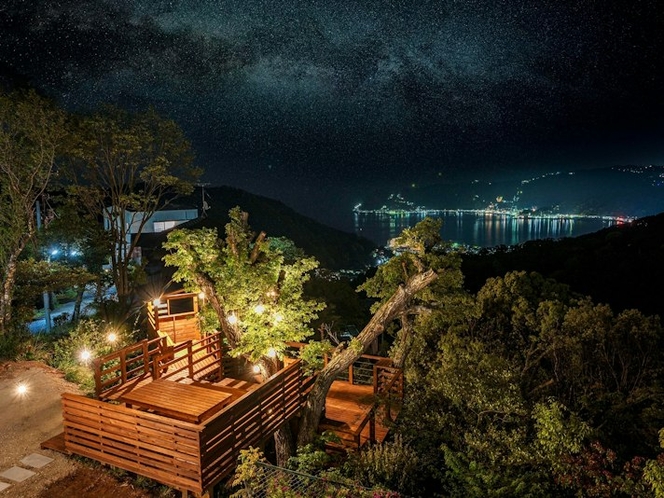 ・【ツリーハウス ガーデンテラス】プライベート空間で贅沢に夜景も星空もご覧いただけます