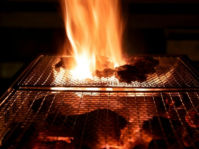 ・【BBQ】炭火で焼くので香ばしくジューシーに焼き上がります　※有料