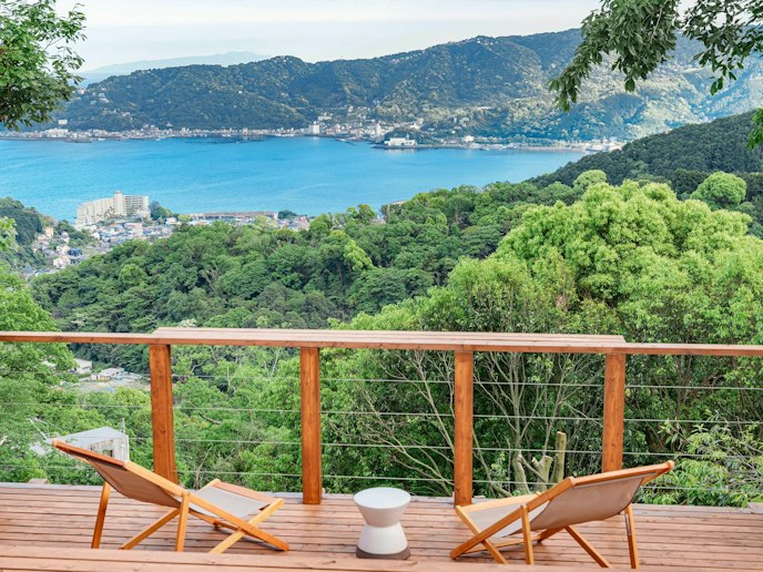 ・【ツリーハウス ガーデンテラス】海を眺めながらお茶を楽しむのもオススメです