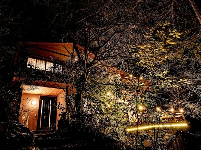 ・【外観】伊豆山の山中にひっそりと佇む隠れ家のような貸別荘