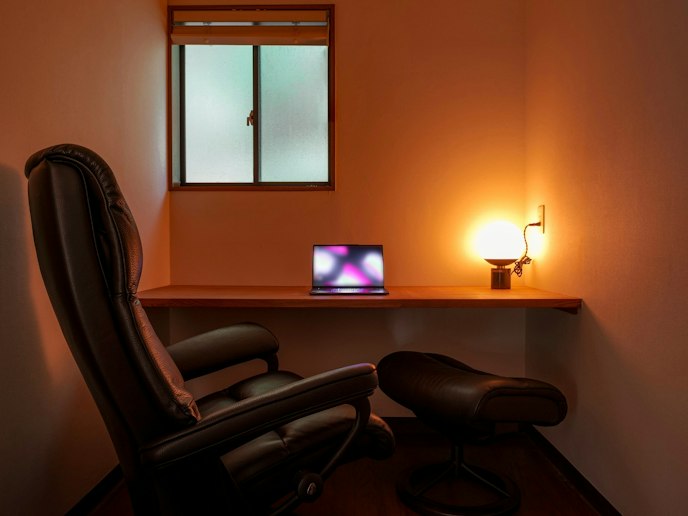 ・【書斎】2階寝室に併設されたパーソナルスペース　PC作業も可能