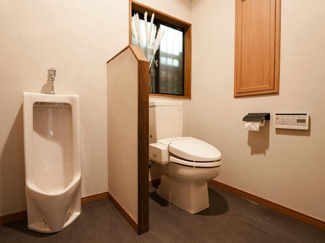 ・【トイレ】温水洗浄便座を完備。清潔さを保つように心がけております