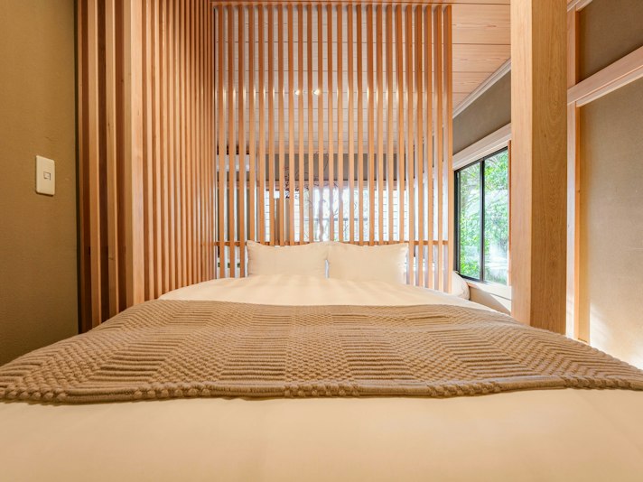 ・【寝室】木のぬくもりを感じながらゆっくりとお休みください