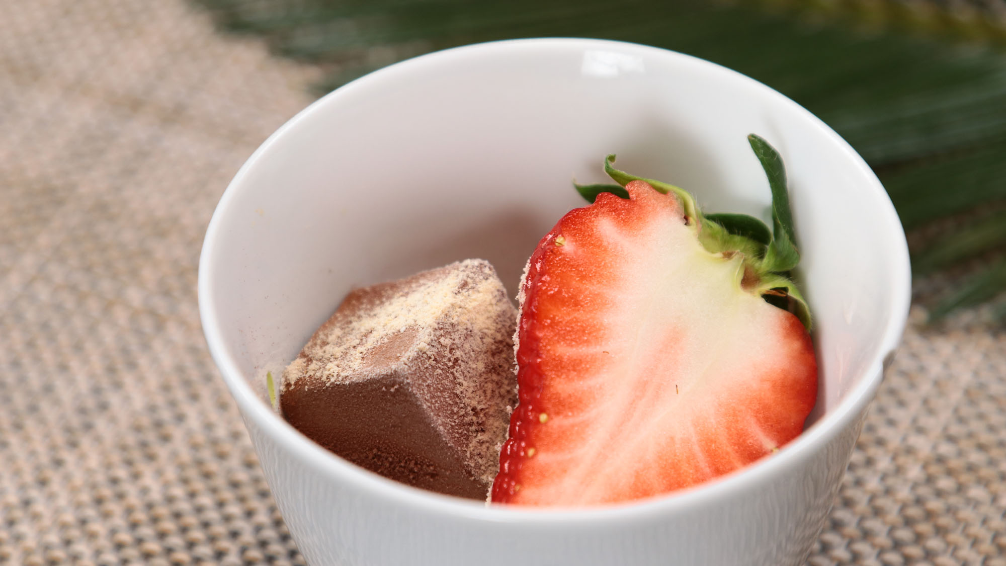 【夕食】デザート＊苺とチョコ風味のわらび餅