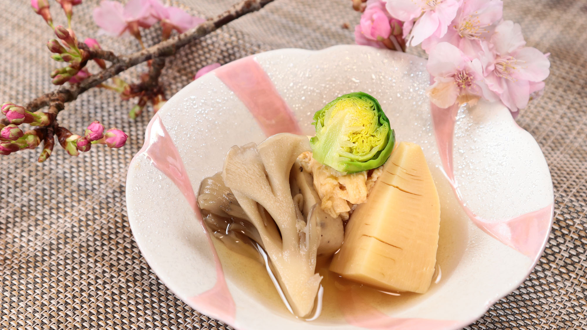 【夕食】煮物＊帆立とたけの子の雲龍煮、胡麻麩、芽キャベツ、舞茸