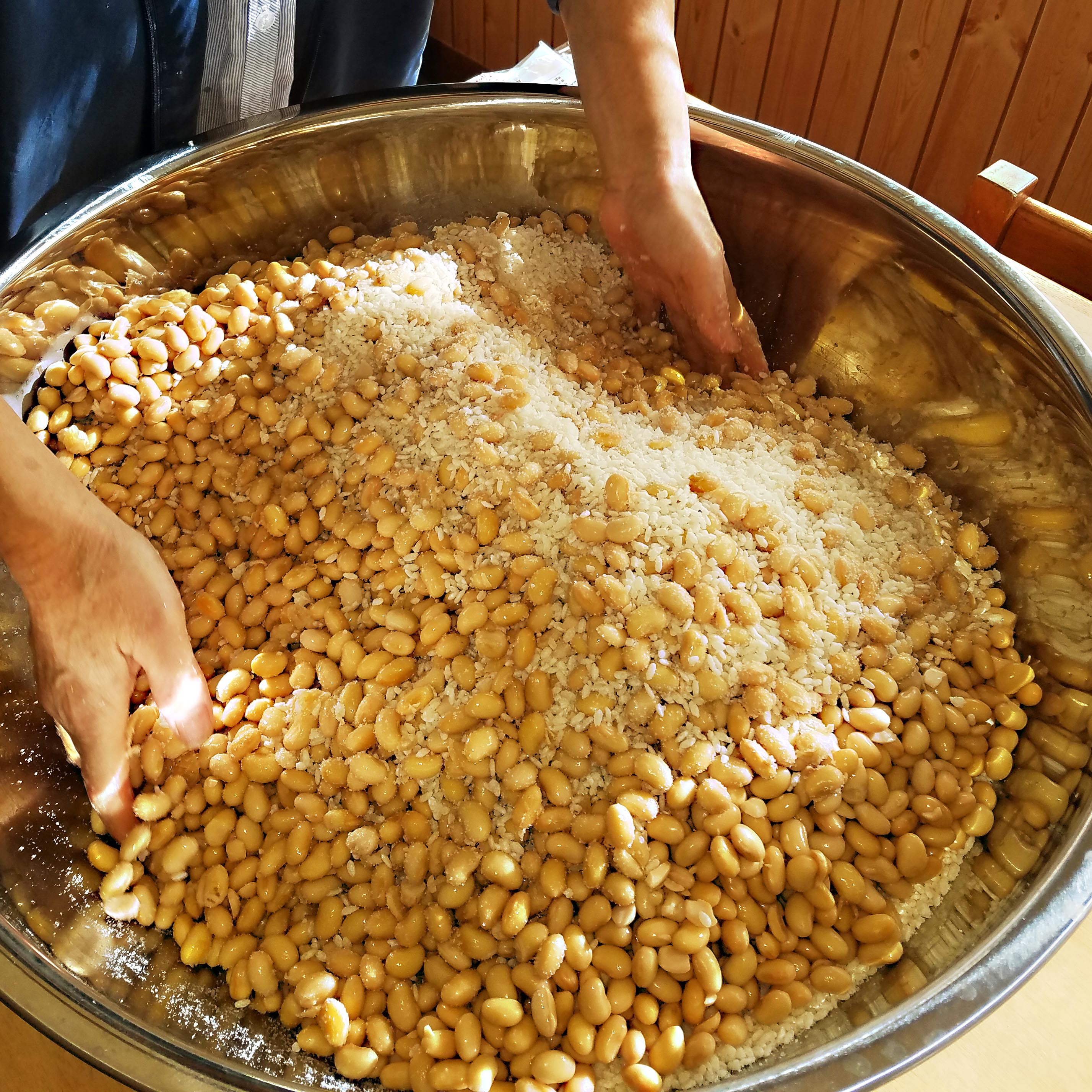 朝食でお出ししているお味噌はタムレ自家製『手作り味噌』生こうじと北海道産大豆で味わい豊かな味に～