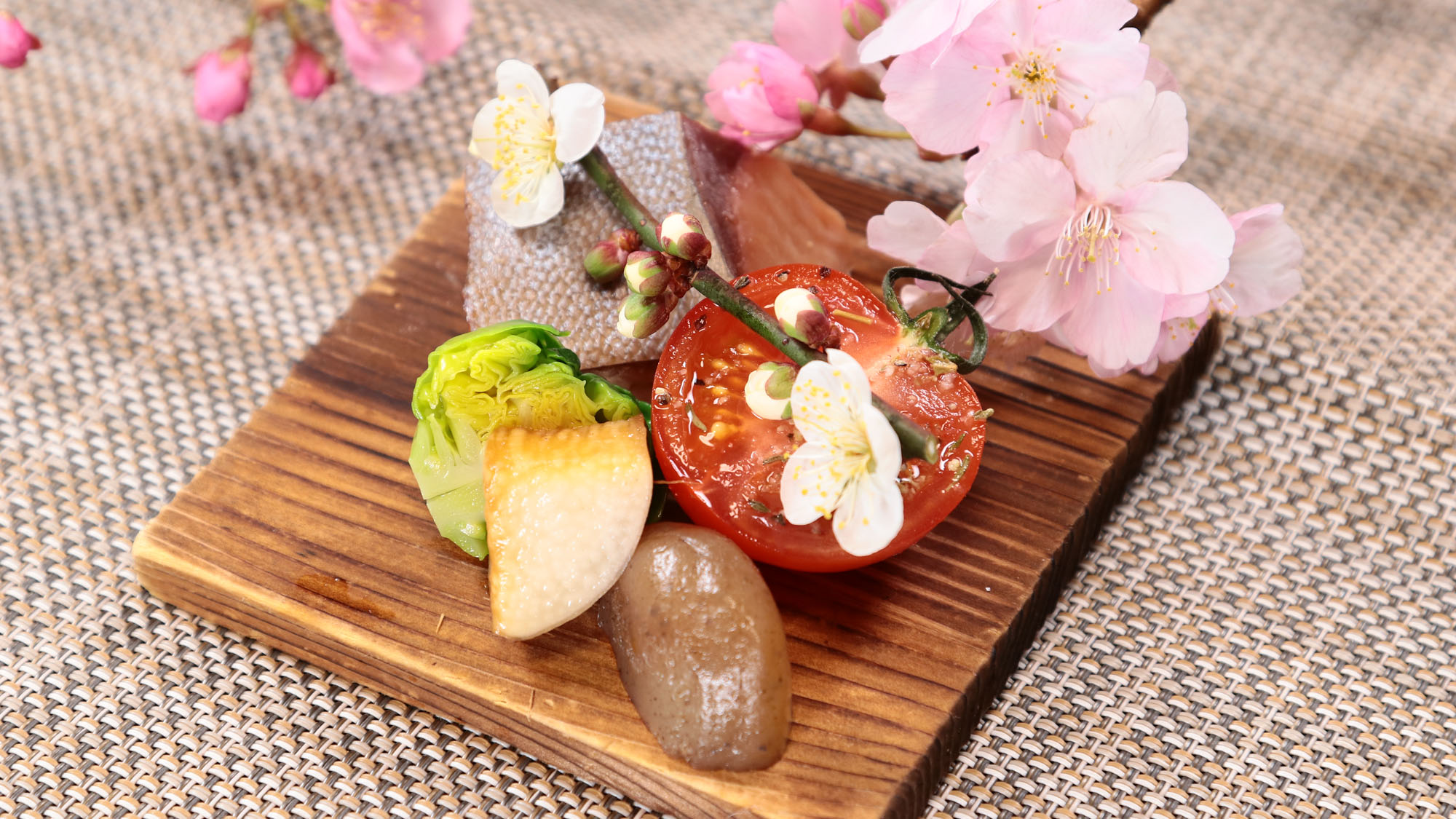 【夕食】焼き物＊鰤味噌漬け、トマト、長芋、コンニャク、芽キャベツ