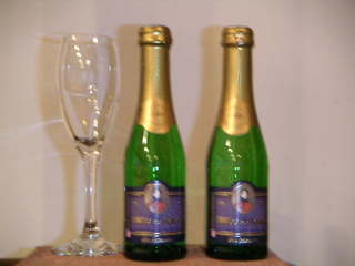 記念日に最適のミニシャンペンボトル