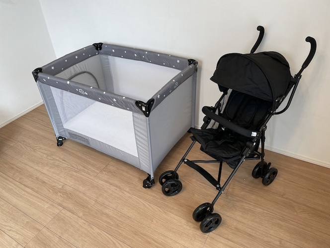 beby cot and stroller