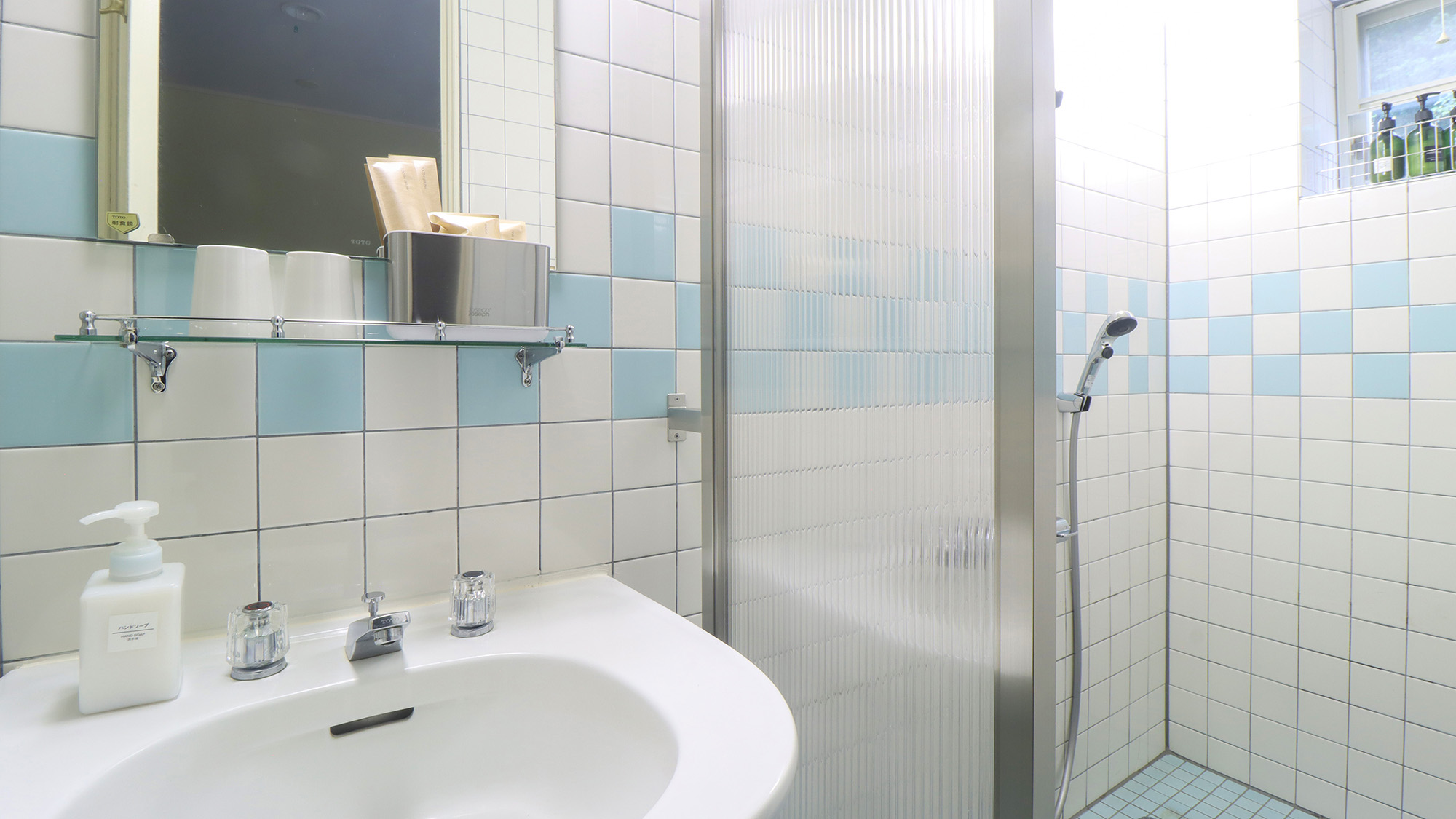 #103　お部屋にはシャワールームがございます。お風呂は内湯・露天風呂をご利用ください。