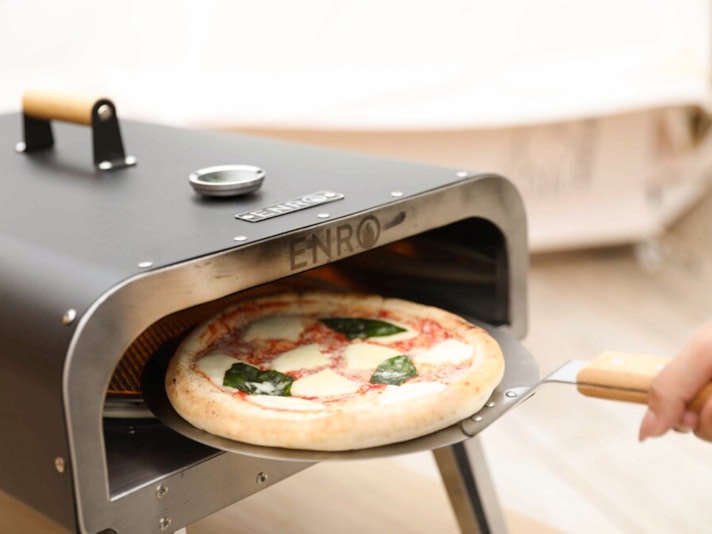 ・【夕食一例】ガス式のピザ窯を使って自家製ピザを手軽にお楽しみいただけます
