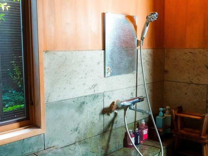 ・【バスルーム】シャワーヘッドにはReFa（リファ）を使用しています