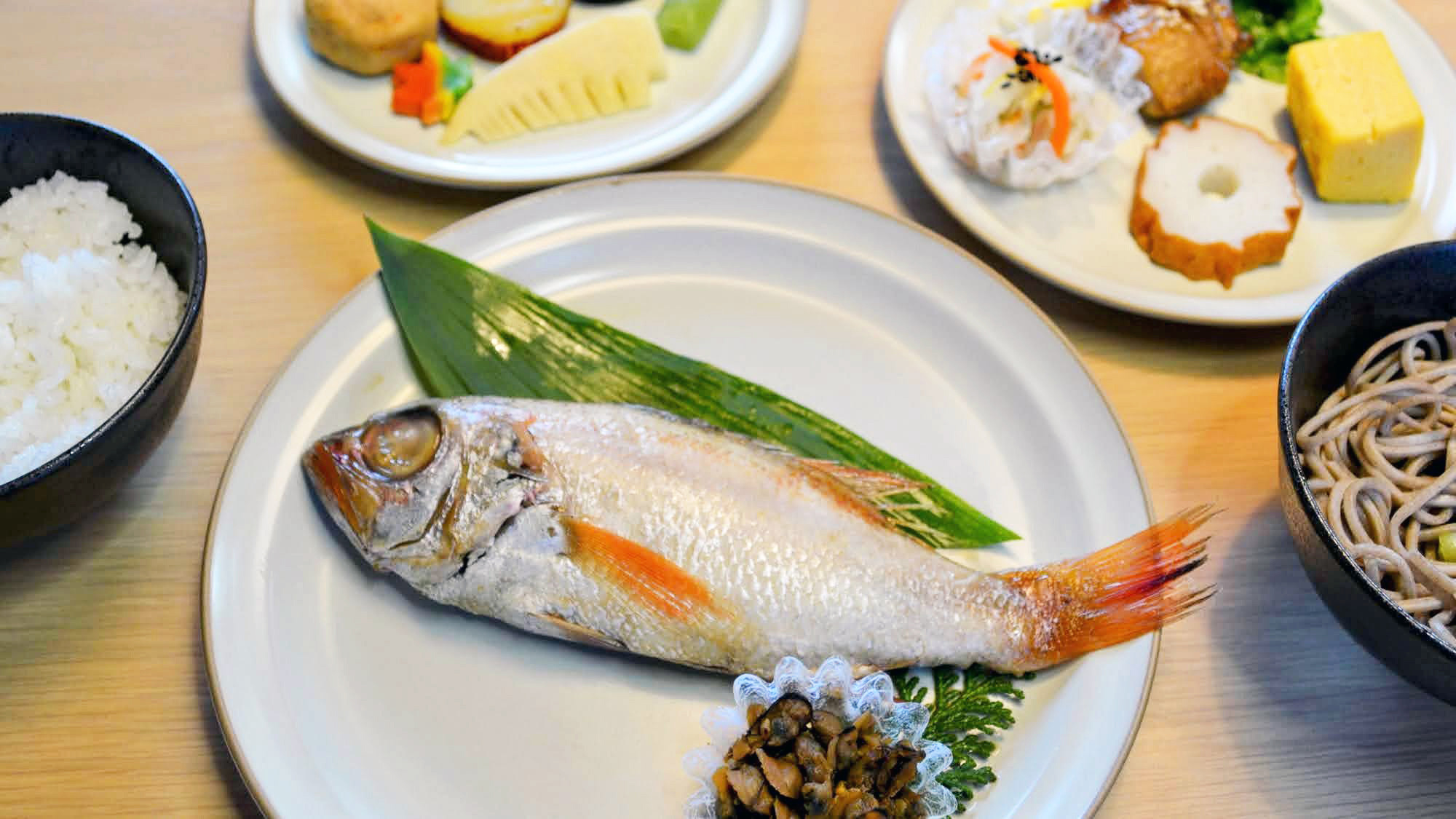 【選べる夕食】島根和牛や出雲そば、ビストロの味など地元の味覚をお部屋で堪能（夕食のみ）※1〜5名用