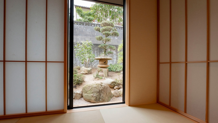 ・【本棟】和室／和室からは日本庭園を眺められます。