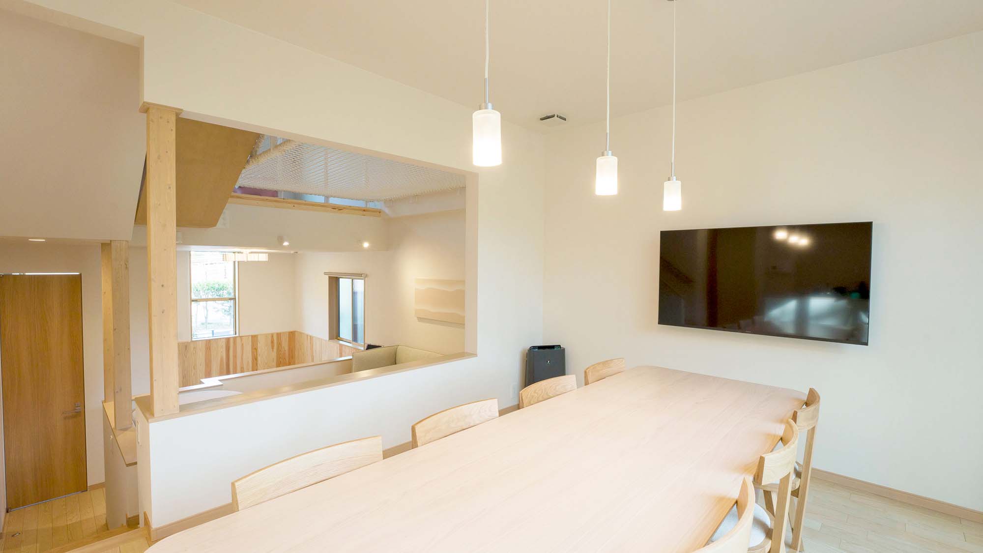 【Cタイプ：ダイニング】グループ・家族など大人数でも過ごしやすいダイニング