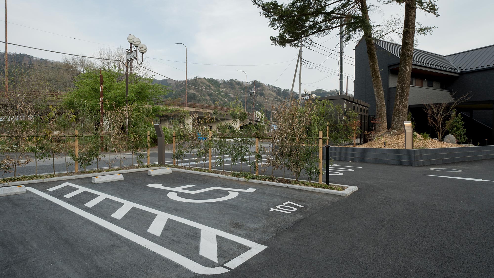 【駐車場】各室の駐車場は、部屋番号をご確認下さい。