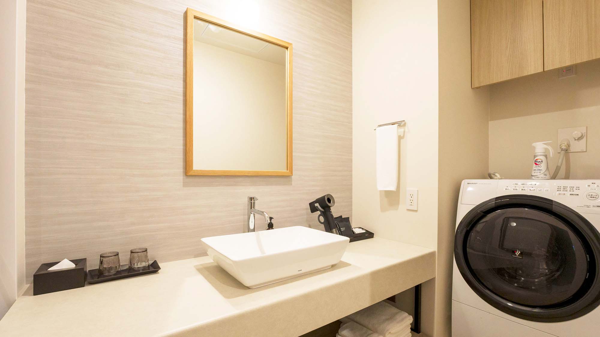 【洗面所】独立洗面台のある洗面所、充実したアメニティをご用意。