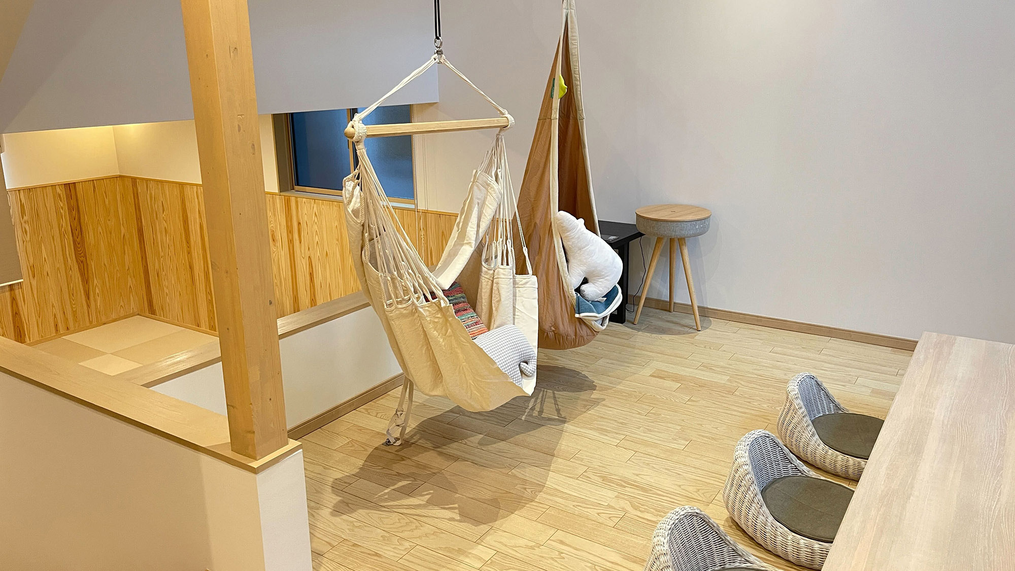 【D1タイプ：リビングダイニング】明るく穏やかなリビングには、掘りごたつをご用意。