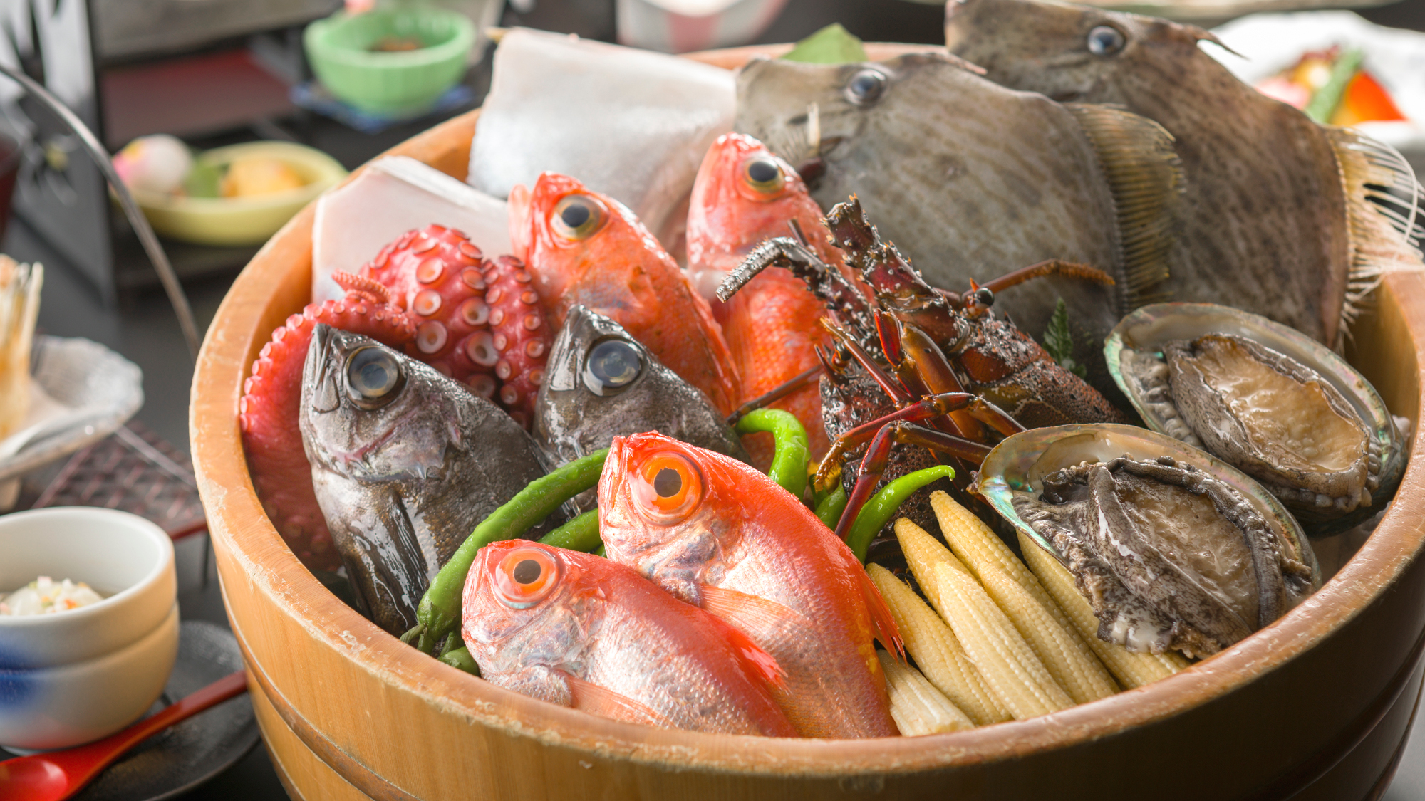 新鮮☆愛知県最大の漁獲量を誇る「豊浜漁港」から車で５分の立地、料理長が厳選したこだわりの食材