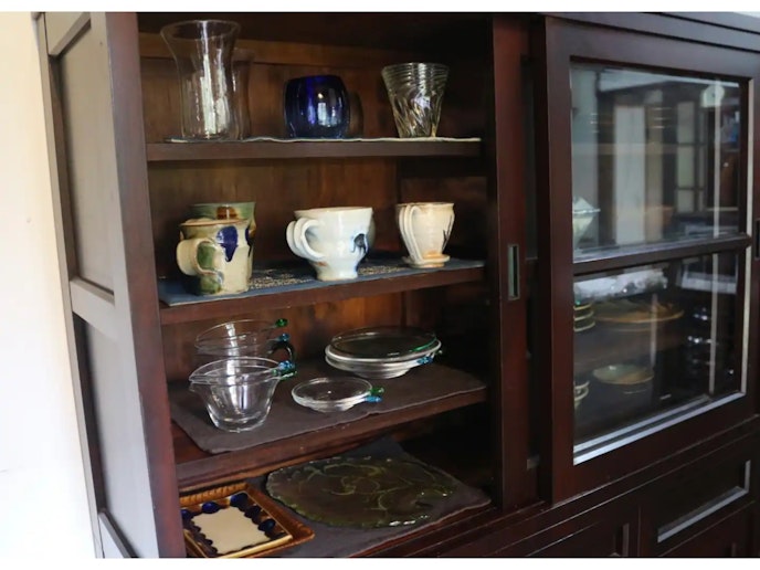 食器は県内外の工芸品です。食事がおいしくなります。