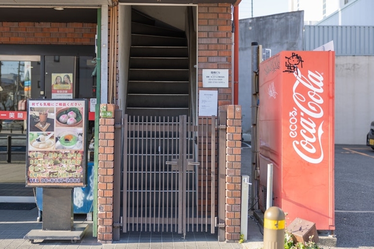 Building entrance ビル入り口