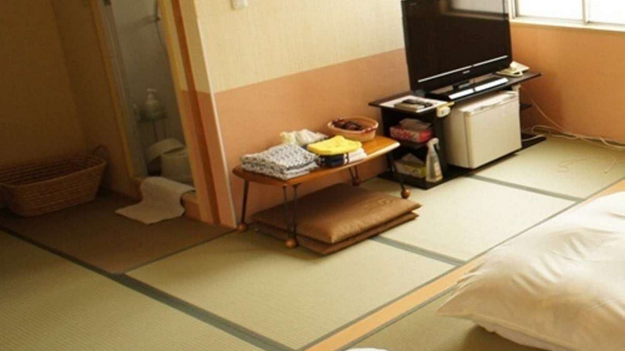【禁煙】和室10畳（トイレ付・お風呂付）