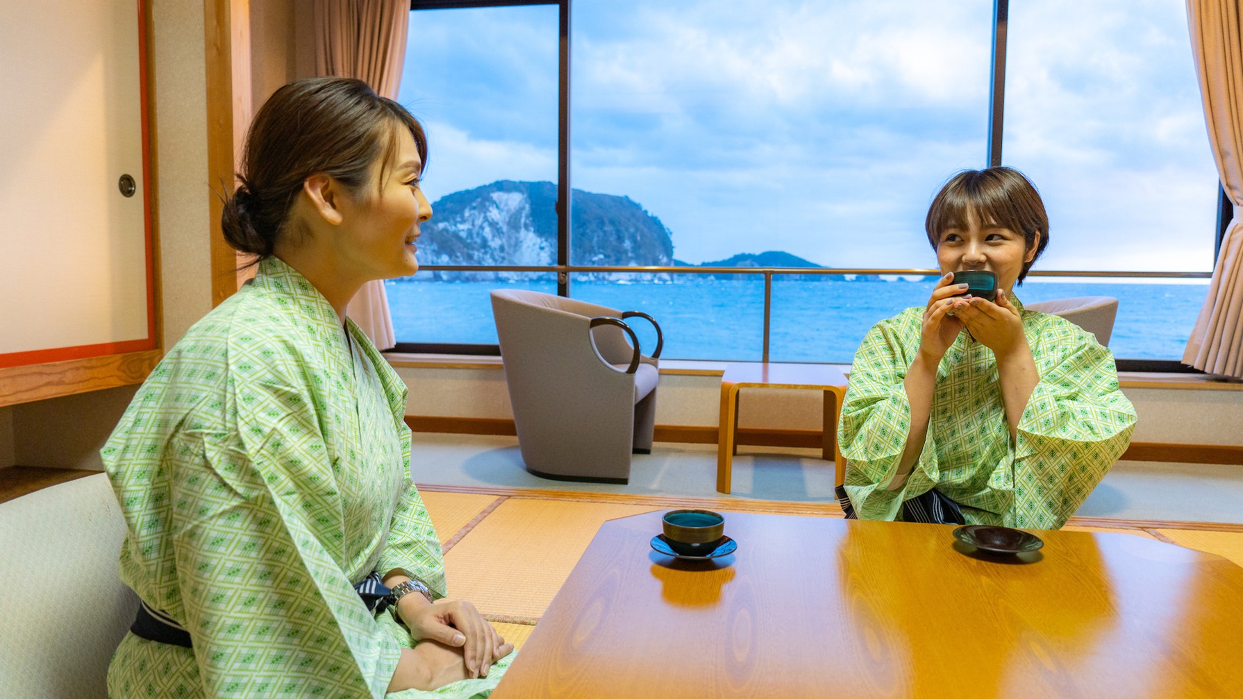 ◆人気プラン特別コラボ◆名物！桶盛り海鮮会席＆地酒飲み比べセット付☆旬の魚介を地酒と共に♪