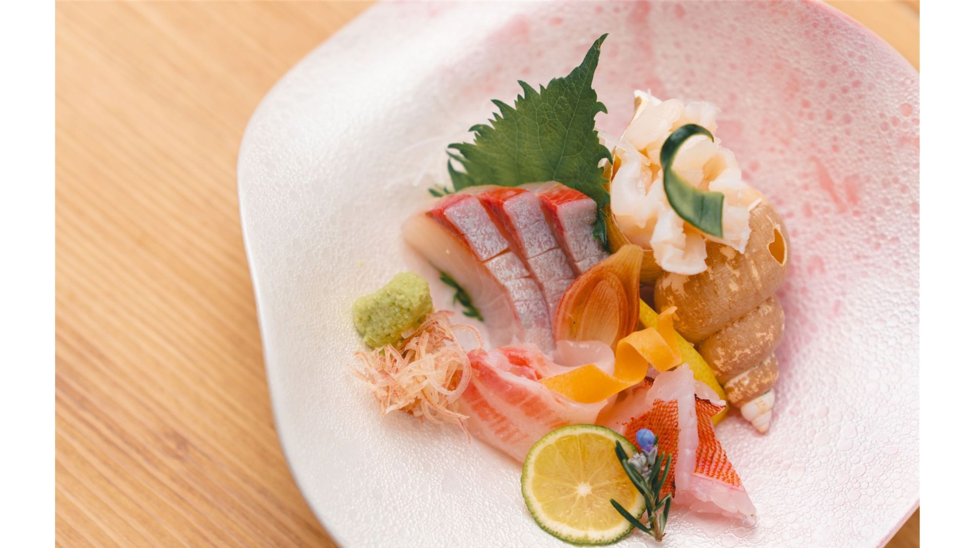 【平日限定｜私を整える料理旅】波音に美食に癒やされる。料理長「季節の一品」＆11時チェックアウト