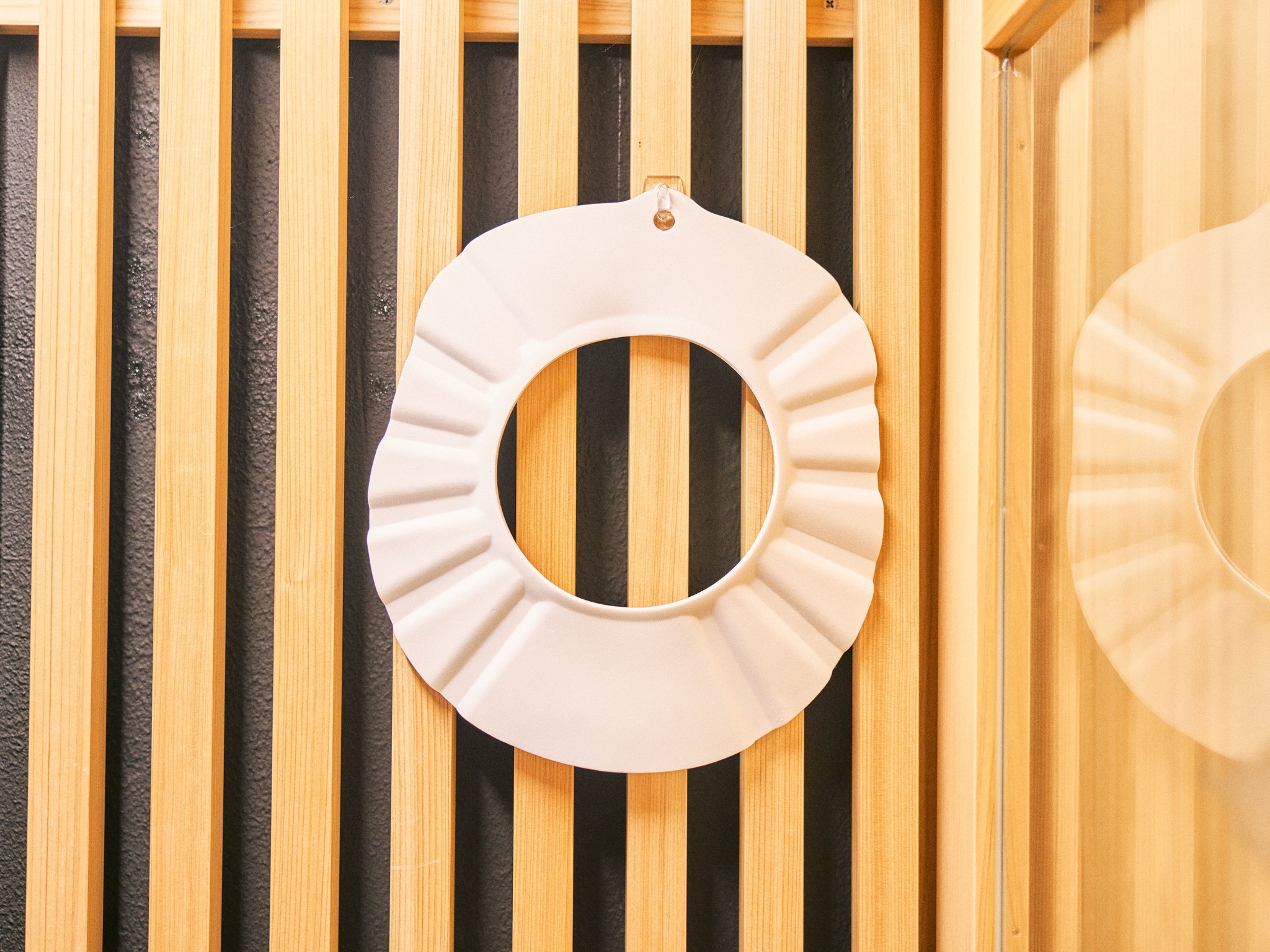 ・【バスアメニティ】シャンプーハットもご用意　顔にかかるのが苦手な方も安心してお使いいただけます